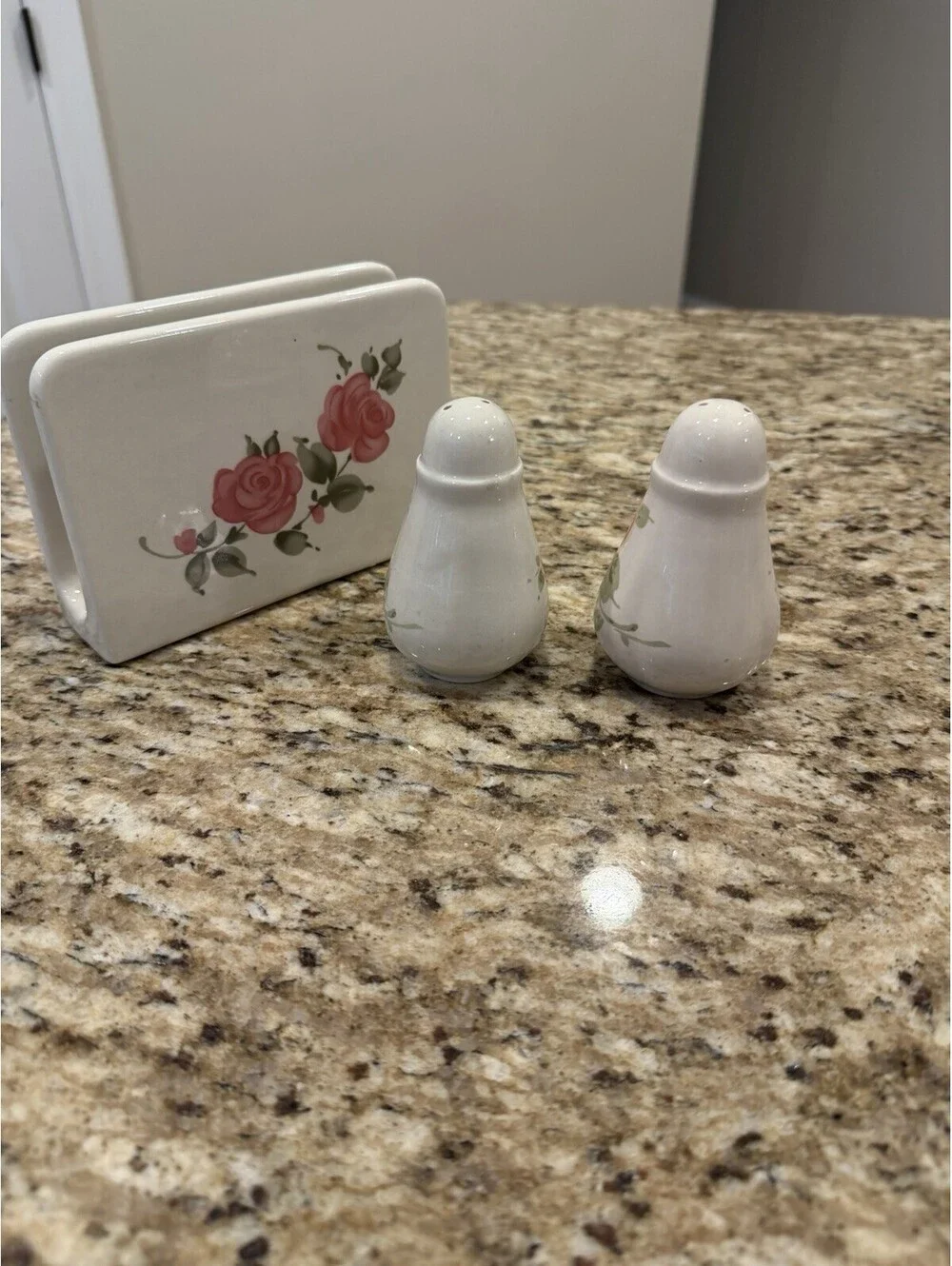 Vtg Gibson Roseland Pink Roses Napkin Holder & Salt & Pepper Shakers